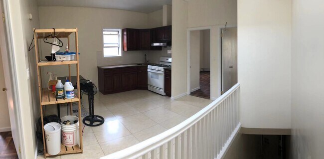 Building Photo - 18 E 19th St