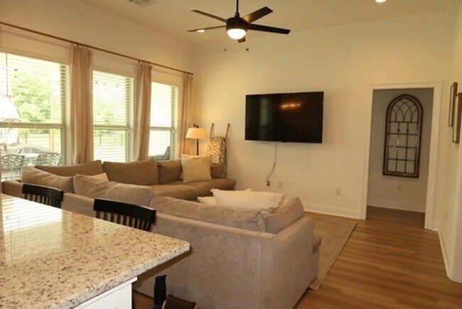 Foto del edificio - Golf Course and Pond Views