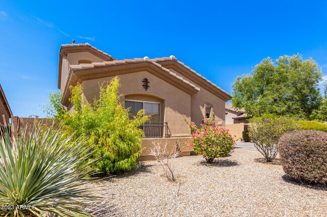 Building Photo - 17848 W Summerhaven Dr