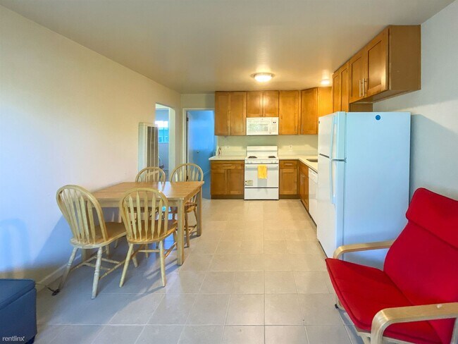 Building Photo - 2 br, 1 bath  - 631 Adams St