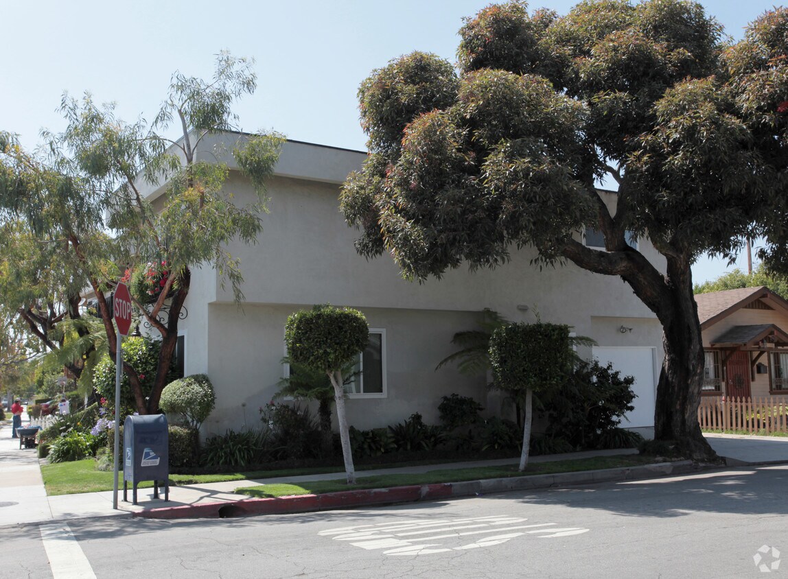 Foto del edificio - 1785 E 3rd St