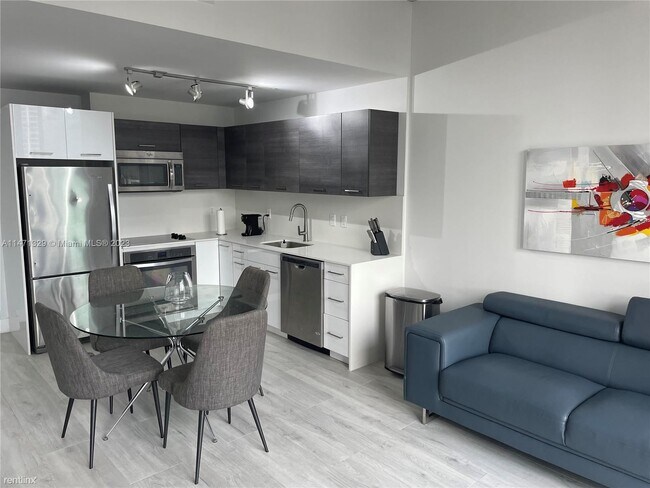 Building Photo - 1 br, 1 bath Condo - 151 SE 1st St Apt 2505