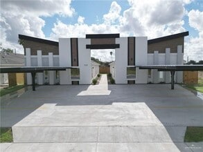 Building Photo - 10 Retama Ln