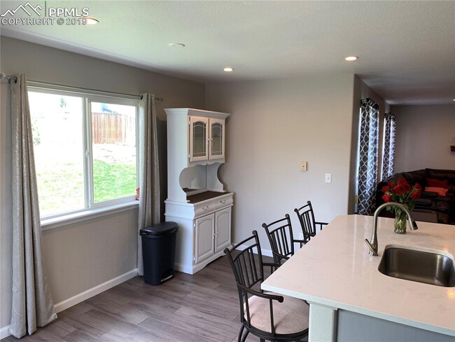 Building Photo - 3 bedroom, unfinished basement - Firethorn