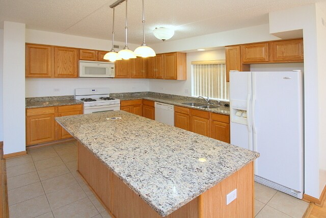 Foto del edificio - 6560 W Diversey Ave