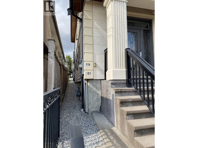 Photo du bâtiment - 717 E 61st Ave