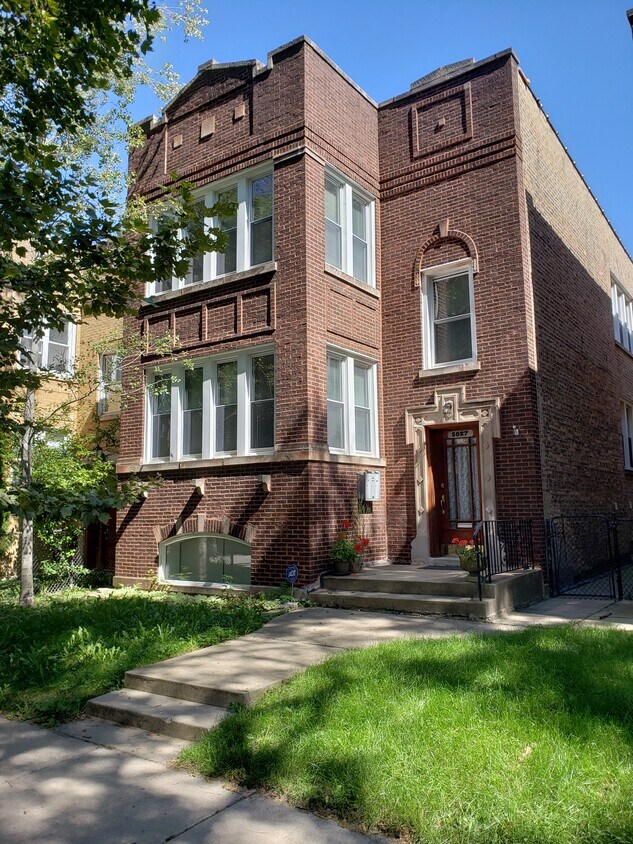 Foto principal - 5027 N Ridgeway Ave