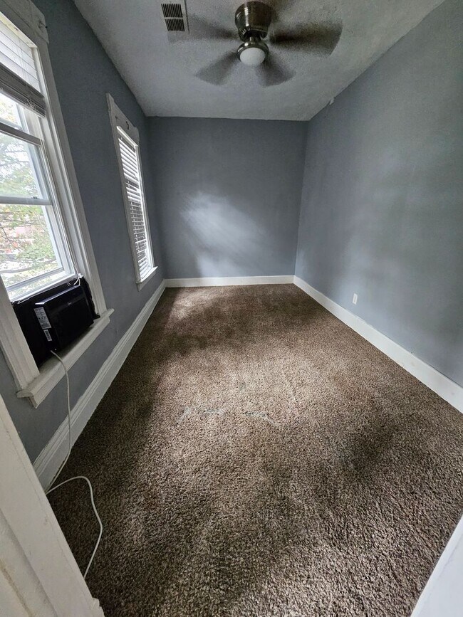 Foto del edificio - Upper 2 bedroom unit