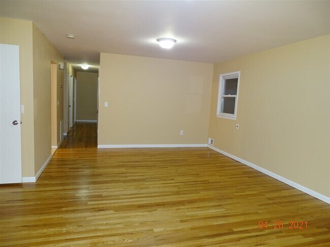 Building Photo - 51 Isabella Ave