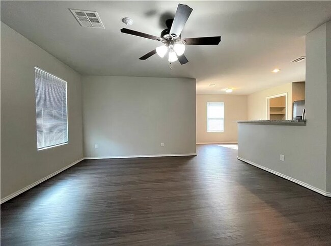 Foto del edificio - Beautiful 3-Bedroom Home with Easy Access ...