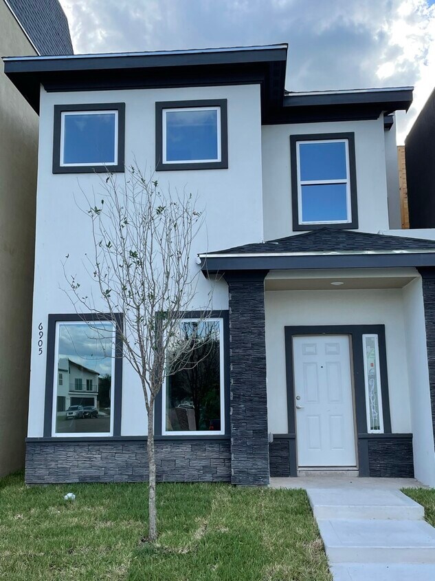 Foto principal - 6905 N 5th St