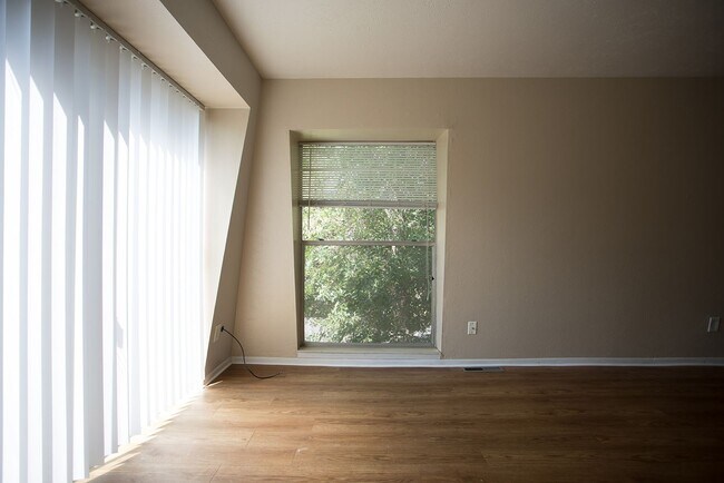 Foto del edificio - 604 Marine St