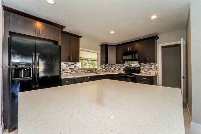 Foto del edificio - 7520 Coral Blvd