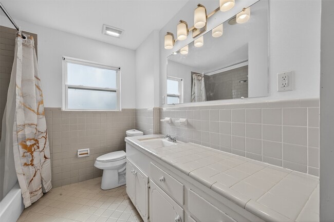 Building Photo - 8210 Edgemoor Dr