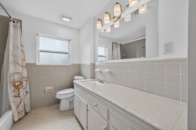 Foto del edificio - 8210 Edgemoor Dr