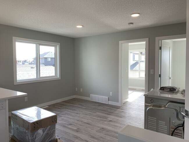 Building Photo - 6469-177A 177A Ave