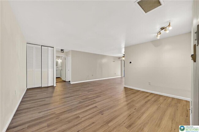 Building Photo - 1575 Creekside Rd