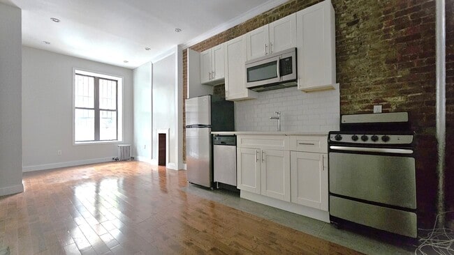 Building Photo - 523 W 156th St