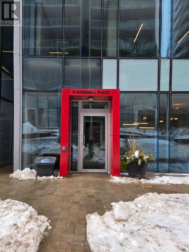 Photo du bâtiment - 15 Baseball Pl
