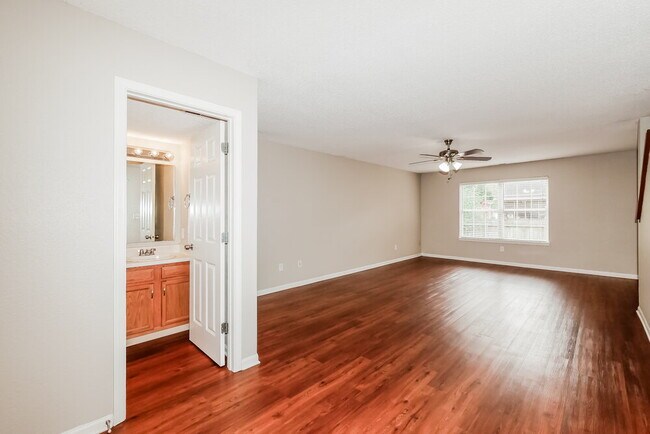 Foto del edificio - 707 Deer Trail Dr