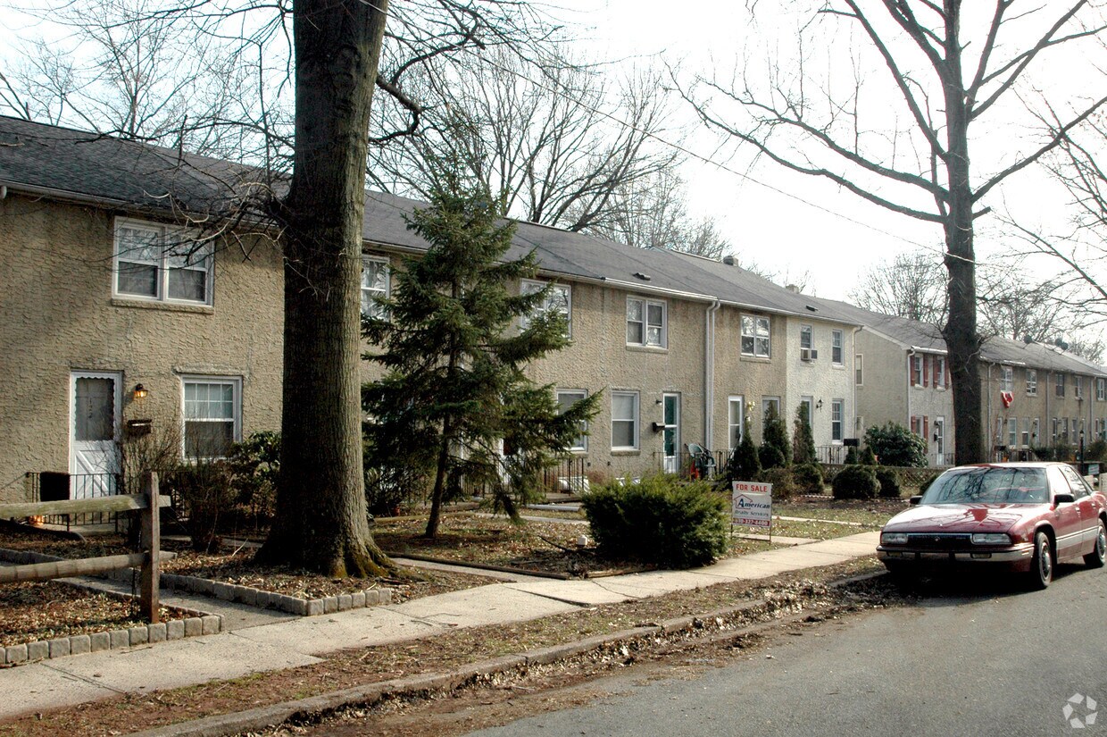 Building Photo - 110 Sunrise Dr