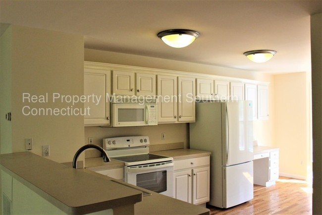 Building Photo - 157 Leeder Hill Dr
