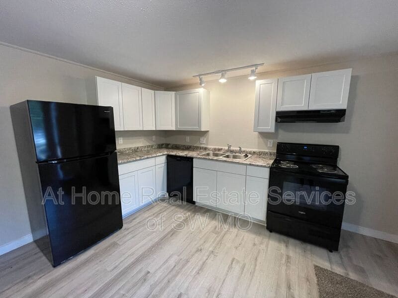 Primary Photo - 2174 N Kellett Ave