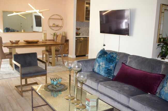 Building Photo - 213 Apollo