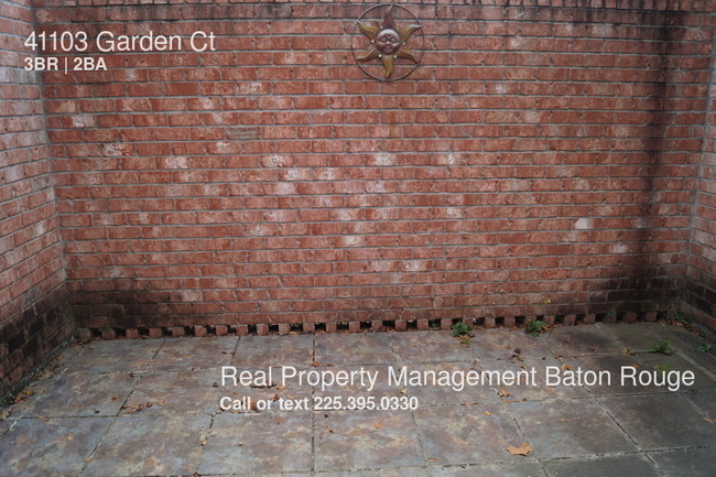 Building Photo - 41103 Garden Ct