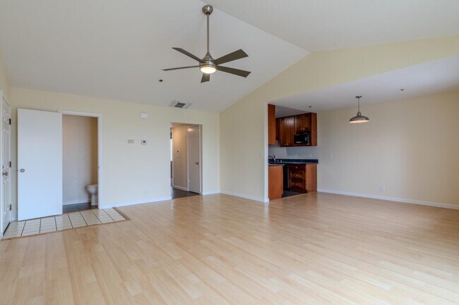 Foto del edificio - 1024 San Luis Cir
