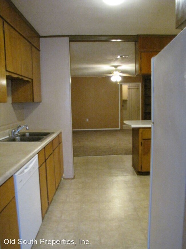 Building Photo - 3 br, 1 bath House - 216 Betty Rd