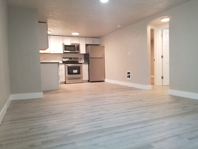 Building Photo - 2510 Regan Ave