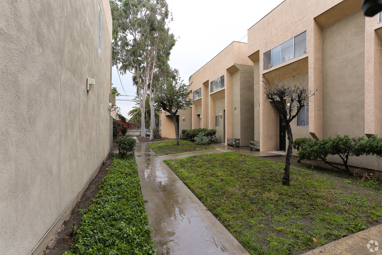 Foto del edificio - La Villa Hermosa Apartments