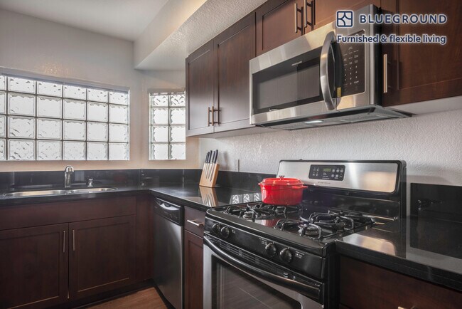 Foto del edificio - 630 Hauser Blvd