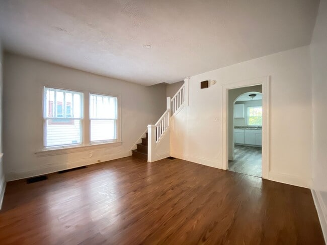 Foto del edificio - 1967 - 1969  Rugby Rd.