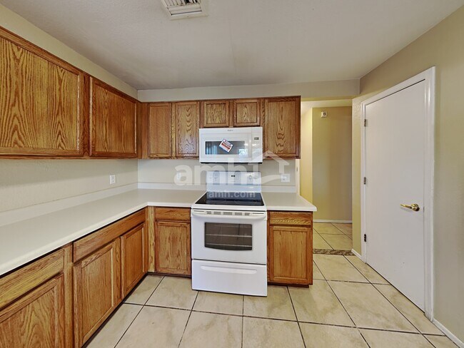 Building Photo - 494 W Great White St
