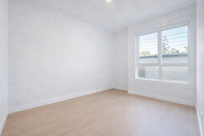 Building Photo - 5851 W 88th St