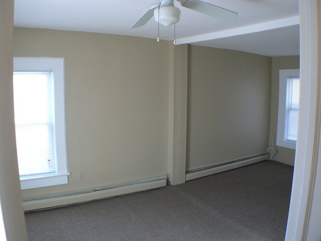 37 Park Ave, Amityville, NY 11701 Apartments in Amityville, NY