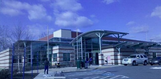 Building Photo - 4422 S Four Mile Run Dr