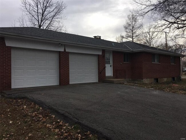 Building Photo - 4739 Butler Hill Rd