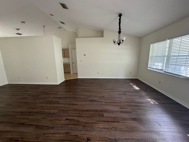 Foto del edificio - Charming 3BR/2BA Home in Countryside Estat...