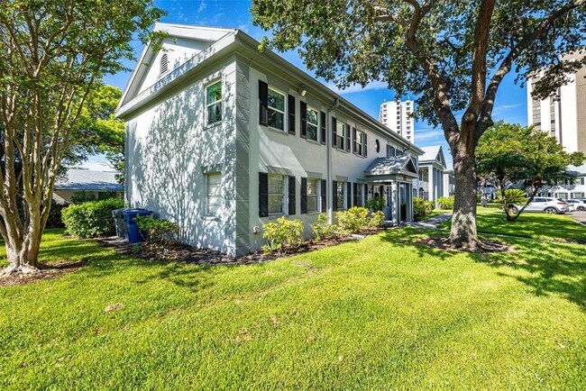 Building Photo - 6950 Avenue Des Palais