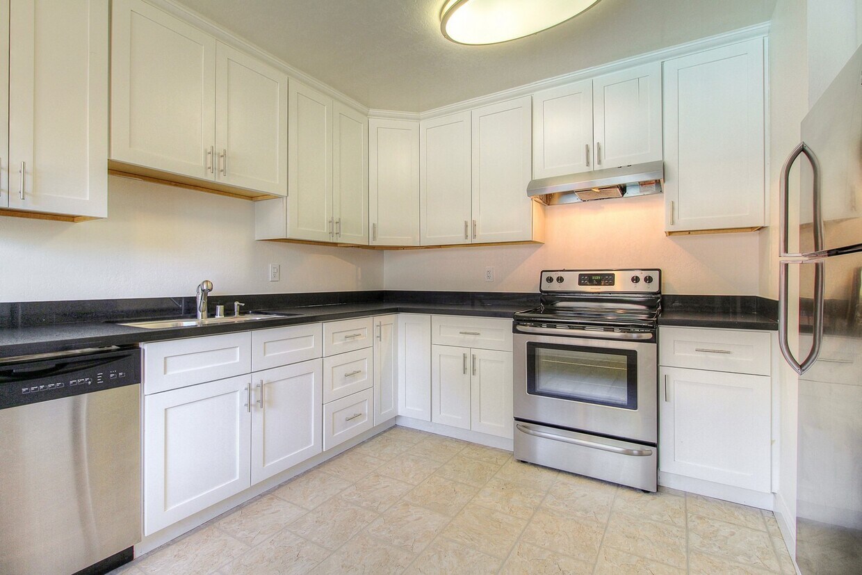 Foto principal - 6233 Montecito Blvd
