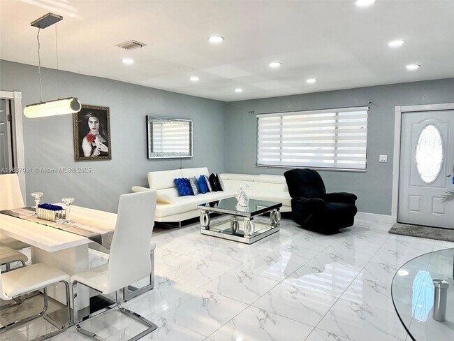 Foto del edificio - 460 NE 169th St