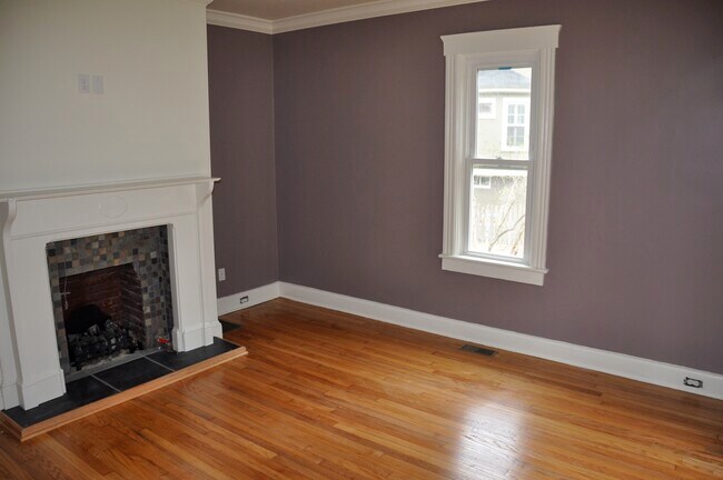 Living room/gas fireplace - 55 Mountain Ave