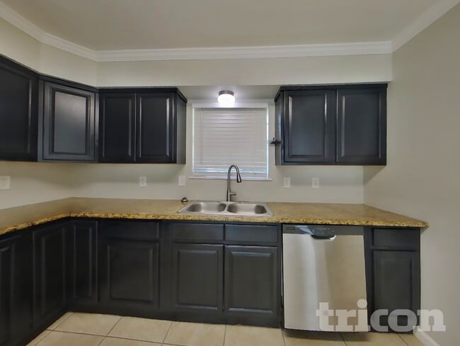 Building Photo - 25568 Dogwood Ln