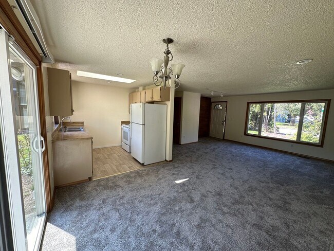 Foto del edificio - Welcome to this charming 3 bedroom, 2 bathroom home + Office + Large Shed + Mt Si View!