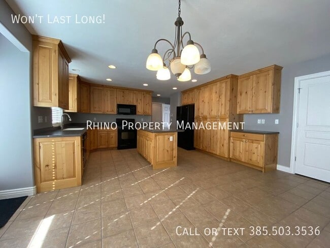 Building Photo - 1767 2525 S