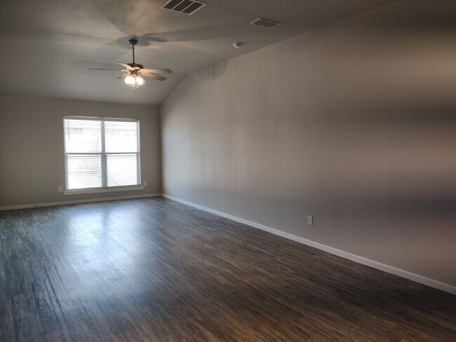 Foto del edificio - 2120 N Avenue J