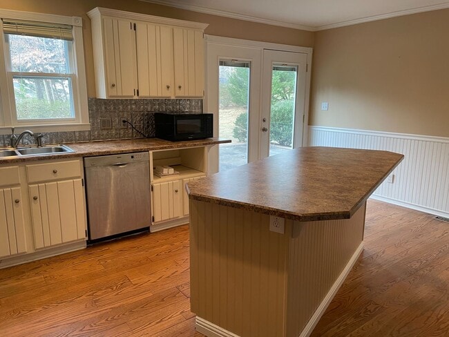 Building Photo - Spacious Home Off N Holden Convenient to F...